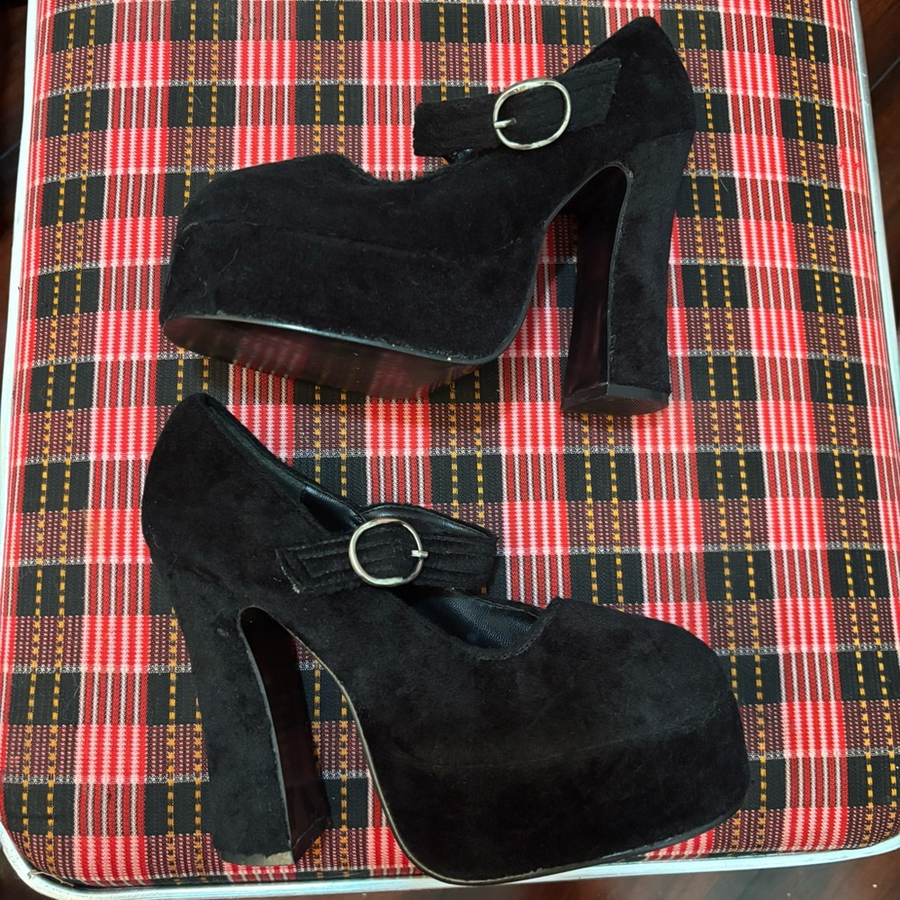 Deadstock Morbid Threads velvet Mary Jane pumps size 6